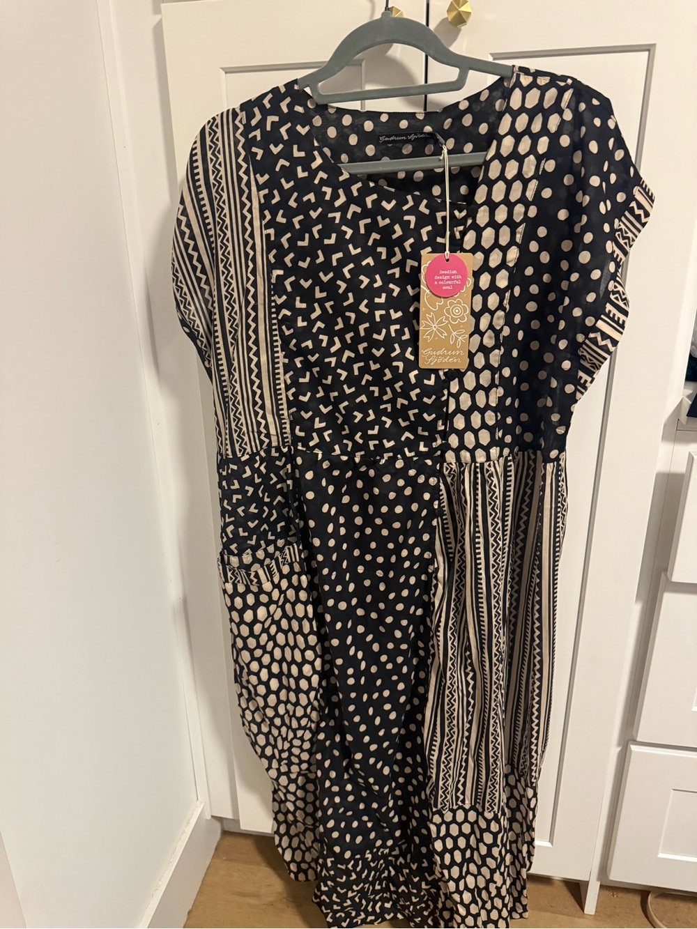 Gudren Sjodren Womens Black and Cream Mixed Print Midi Dress